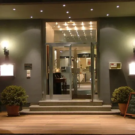 Mondial Hotel 4*